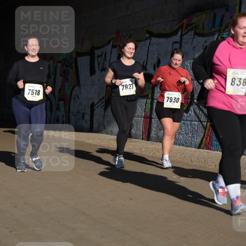 06.10.2024 - 19. swb-Marathon Bremen Michael Strokosch http://msf.ph/oto/7347761 06.10.2024 10:26:24 Laufen 7518, 7927, 7930, 8381, 7315 meine-sportfotos.de