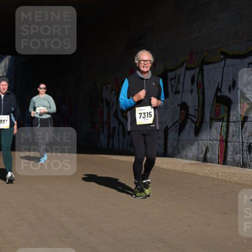 06.10.2024 - 19. swb-Marathon Bremen Michael Strokosch http://msf.ph/oto/7347782 06.10.2024 10:26:29 Laufen 8961, 7315 meine-sportfotos.de