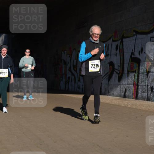 06.10.2024 - 19. swb-Marathon Bremen Michael Strokosch http://msf.ph/oto/7347783 06.10.2024 10:26:30 Laufen 8961, 7315 meine-sportfotos.de