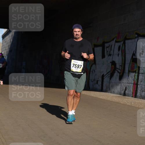 06.10.2024 - 19. swb-Marathon Bremen Michael Strokosch http://msf.ph/oto/7347796 06.10.2024 10:26:45 Laufen 7597 meine-sportfotos.de