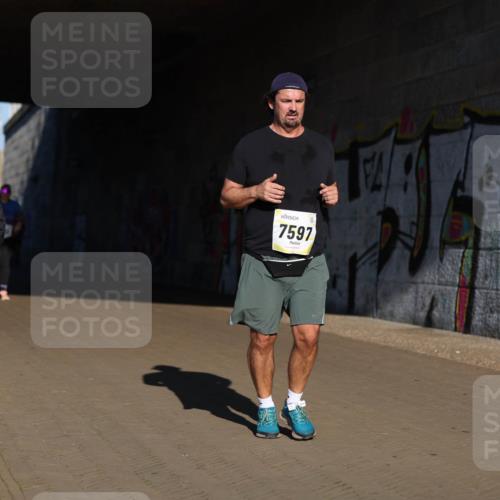 06.10.2024 - 19. swb-Marathon Bremen Michael Strokosch http://msf.ph/oto/7347799 06.10.2024 10:26:45 Laufen 7597 meine-sportfotos.de