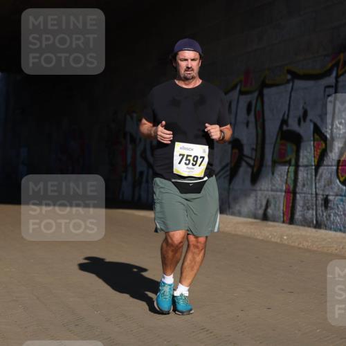06.10.2024 - 19. swb-Marathon Bremen Michael Strokosch http://msf.ph/oto/7347802 06.10.2024 10:26:45 Laufen 7597 meine-sportfotos.de