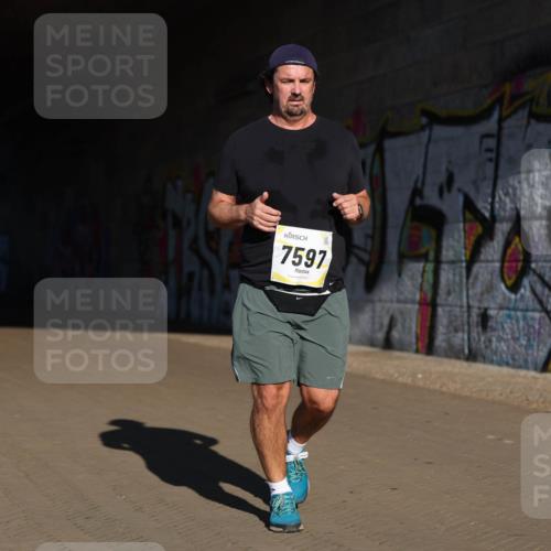 06.10.2024 - 19. swb-Marathon Bremen Michael Strokosch http://msf.ph/oto/7347803 06.10.2024 10:26:46 Laufen 7597 meine-sportfotos.de