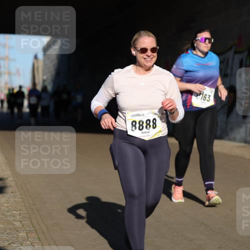 06.10.2024 - 19. swb-Marathon Bremen Michael Strokosch http://msf.ph/oto/7347811 06.10.2024 10:26:53 Laufen 8888, 163 meine-sportfotos.de
