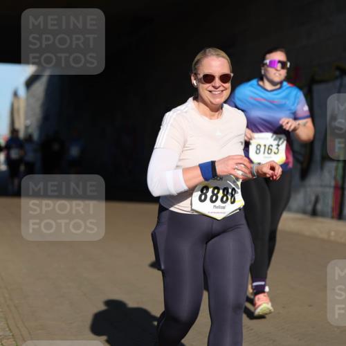 06.10.2024 - 19. swb-Marathon Bremen Michael Strokosch http://msf.ph/oto/7347816 06.10.2024 10:26:54 Laufen 8888, 8163 meine-sportfotos.de