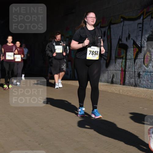 06.10.2024 - 19. swb-Marathon Bremen Michael Strokosch http://msf.ph/oto/7347894 06.10.2024 10:27:08 Laufen 7643, 7841, 7192, 8133, 7658, 54 meine-sportfotos.de