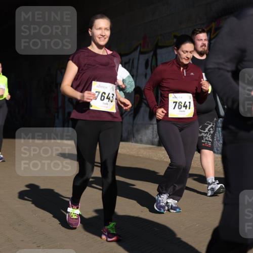 06.10.2024 - 19. swb-Marathon Bremen Michael Strokosch http://msf.ph/oto/7347924 06.10.2024 10:27:13 Laufen 7643, 7641, 7192 meine-sportfotos.de