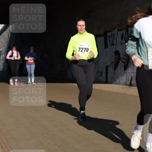 06.10.2024 - 19. swb-Marathon Bremen Michael Strokosch http://msf.ph/oto/7347942 06.10.2024 10:27:16 Laufen 7270, 7011 meine-sportfotos.de