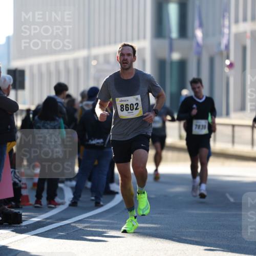 06.10.2024 - 19. swb-Marathon Bremen Michael Strokosch http://msf.ph/oto/7347996 06.10.2024 10:34:18 Laufen 8602, 7839 meine-sportfotos.de