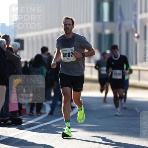 06.10.2024 - 19. swb-Marathon Bremen Michael Strokosch http://msf.ph/oto/7348002 06.10.2024 10:34:19 Laufen 8602, 755, 7639 meine-sportfotos.de