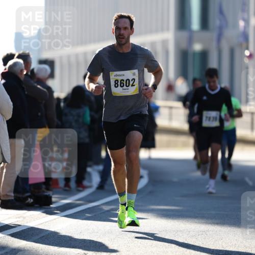 06.10.2024 - 19. swb-Marathon Bremen Michael Strokosch http://msf.ph/oto/7348003 06.10.2024 10:34:19 Laufen 8602, 75, 7839 meine-sportfotos.de