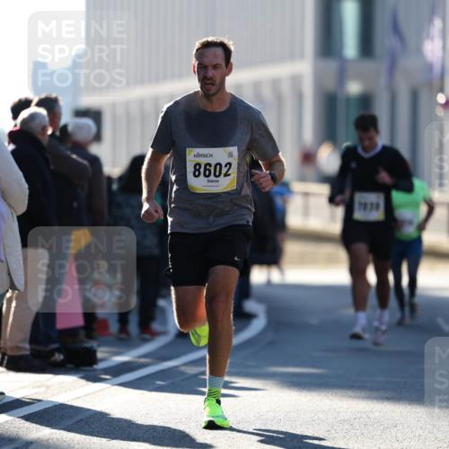 06.10.2024 - 19. swb-Marathon Bremen Michael Strokosch http://msf.ph/oto/7348006 06.10.2024 10:34:19 Laufen 8602, 7838 meine-sportfotos.de