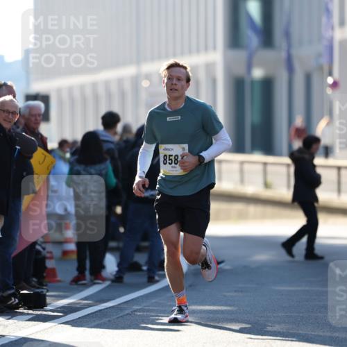 06.10.2024 - 19. swb-Marathon Bremen Michael Strokosch http://msf.ph/oto/7348045 06.10.2024 10:34:27 Laufen 858 meine-sportfotos.de