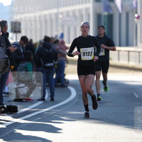 06.10.2024 - 19. swb-Marathon Bremen Michael Strokosch http://msf.ph/oto/7348132 06.10.2024 10:35:21 Laufen 9122 meine-sportfotos.de