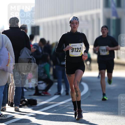 06.10.2024 - 19. swb-Marathon Bremen Michael Strokosch http://msf.ph/oto/7348141 06.10.2024 10:35:22 Laufen 9122, 7059 meine-sportfotos.de