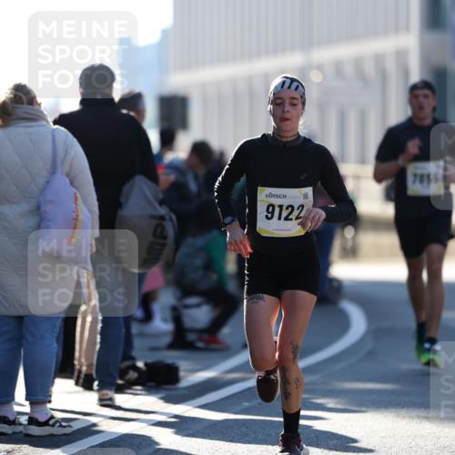 06.10.2024 - 19. swb-Marathon Bremen Michael Strokosch http://msf.ph/oto/7348144 06.10.2024 10:35:22 Laufen 9122, 7055 meine-sportfotos.de