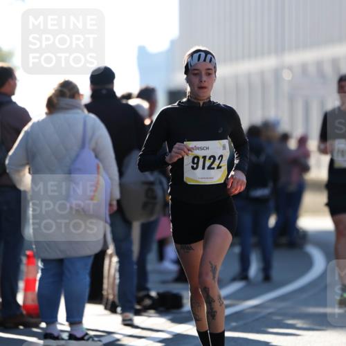 06.10.2024 - 19. swb-Marathon Bremen Michael Strokosch http://msf.ph/oto/7348149 06.10.2024 10:35:23 Laufen 9122, 7055 meine-sportfotos.de