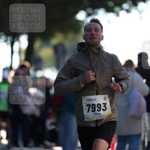06.10.2024 - 19. swb-Marathon Bremen Michael Strokosch http://msf.ph/oto/7348212 06.10.2024 10:35:30 Laufen 7993, 1 meine-sportfotos.de