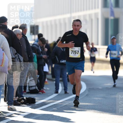 06.10.2024 - 19. swb-Marathon Bremen Michael Strokosch http://msf.ph/oto/7348244 06.10.2024 10:35:36 Laufen 7157 meine-sportfotos.de