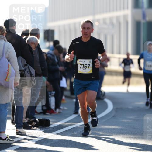 06.10.2024 - 19. swb-Marathon Bremen Michael Strokosch http://msf.ph/oto/7348248 06.10.2024 10:35:37 Laufen 7157 meine-sportfotos.de