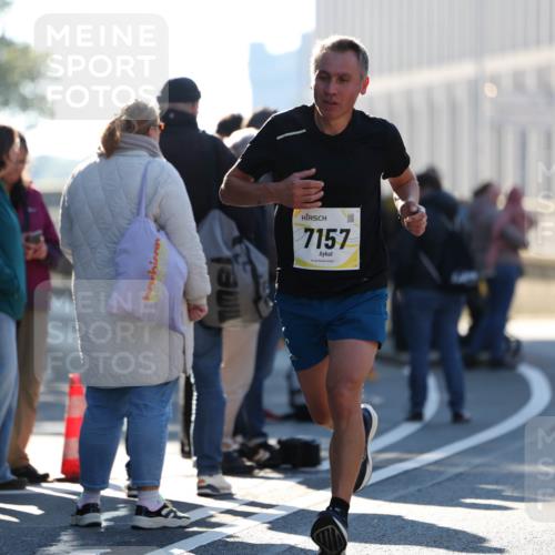 06.10.2024 - 19. swb-Marathon Bremen Michael Strokosch http://msf.ph/oto/7348254 06.10.2024 10:35:38 Laufen 7157 meine-sportfotos.de