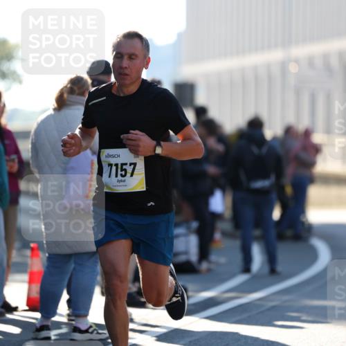 06.10.2024 - 19. swb-Marathon Bremen Michael Strokosch http://msf.ph/oto/7348259 06.10.2024 10:35:38 Laufen 7157 meine-sportfotos.de