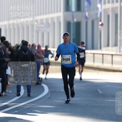 06.10.2024 - 19. swb-Marathon Bremen Michael Strokosch http://msf.ph/oto/7348264 06.10.2024 10:35:39 Laufen 8466 meine-sportfotos.de