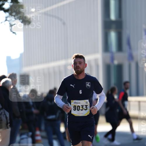 06.10.2024 - 19. swb-Marathon Bremen Michael Strokosch http://msf.ph/oto/7348272 06.10.2024 10:35:46 Laufen 9033 meine-sportfotos.de