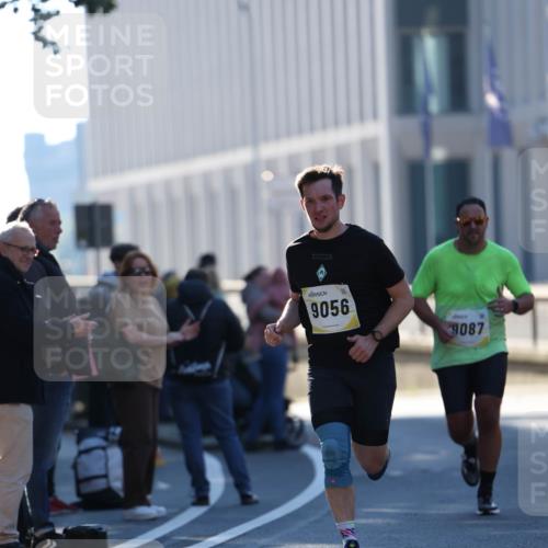 06.10.2024 - 19. swb-Marathon Bremen Michael Strokosch http://msf.ph/oto/7348307 06.10.2024 10:36:06 Laufen 9056, 9087 meine-sportfotos.de