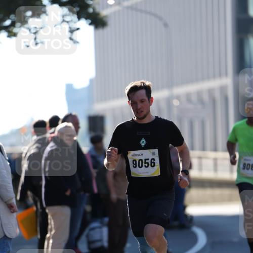 06.10.2024 - 19. swb-Marathon Bremen Michael Strokosch http://msf.ph/oto/7348314 06.10.2024 10:36:07 Laufen 9056, 908 meine-sportfotos.de