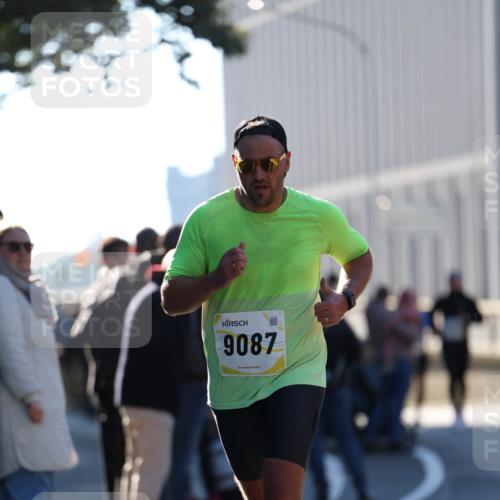 06.10.2024 - 19. swb-Marathon Bremen Michael Strokosch http://msf.ph/oto/7348320 06.10.2024 10:36:09 Laufen 9087 meine-sportfotos.de