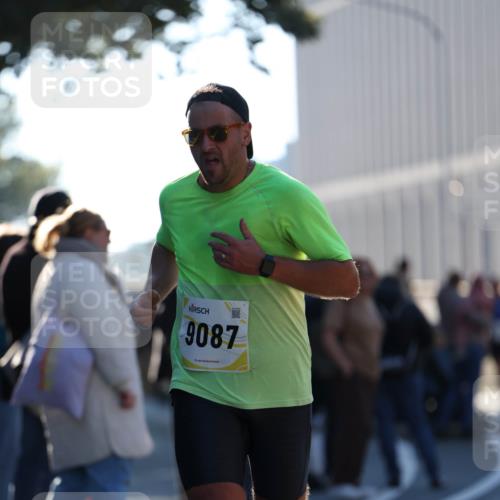 06.10.2024 - 19. swb-Marathon Bremen Michael Strokosch http://msf.ph/oto/7348322 06.10.2024 10:36:09 Laufen 9087 meine-sportfotos.de