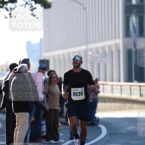 06.10.2024 - 19. swb-Marathon Bremen Michael Strokosch http://msf.ph/oto/7348411 06.10.2024 10:36:25 Laufen 9036 meine-sportfotos.de