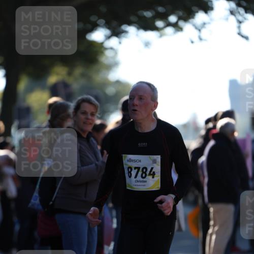 06.10.2024 - 19. swb-Marathon Bremen Michael Strokosch http://msf.ph/oto/7348468 06.10.2024 10:36:38 Laufen 8784 meine-sportfotos.de