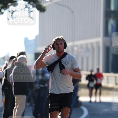 06.10.2024 - 19. swb-Marathon Bremen Michael Strokosch http://msf.ph/oto/7348478 06.10.2024 10:36:46 Laufen  meine-sportfotos.de