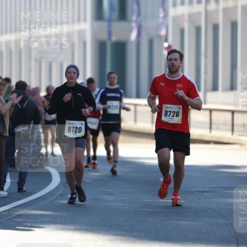 06.10.2024 - 19. swb-Marathon Bremen Michael Strokosch http://msf.ph/oto/7348490 06.10.2024 10:36:53 Laufen 8120, 8726 meine-sportfotos.de