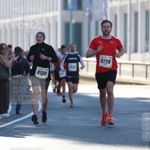 06.10.2024 - 19. swb-Marathon Bremen Michael Strokosch http://msf.ph/oto/7348495 06.10.2024 10:36:53 Laufen 8120, 8220, 8726 meine-sportfotos.de