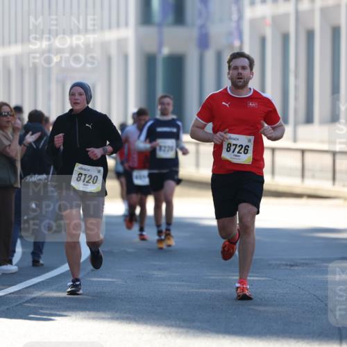 06.10.2024 - 19. swb-Marathon Bremen Michael Strokosch http://msf.ph/oto/7348497 06.10.2024 10:36:53 Laufen 8120, 4244, 3220, 8726 meine-sportfotos.de