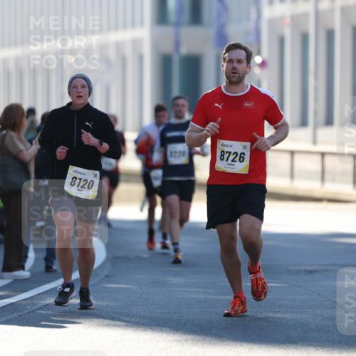 06.10.2024 - 19. swb-Marathon Bremen Michael Strokosch http://msf.ph/oto/7348503 06.10.2024 10:36:54 Laufen 8120, 3220, 8726 meine-sportfotos.de