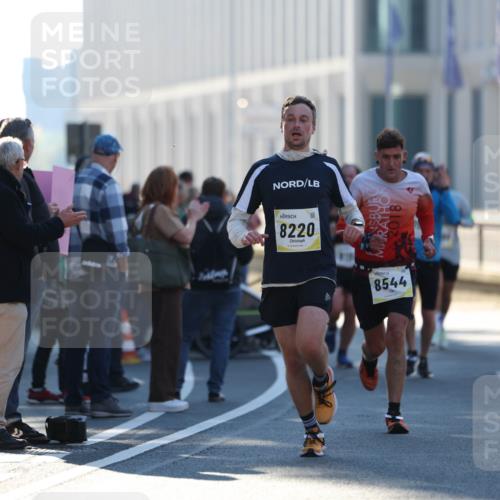 06.10.2024 - 19. swb-Marathon Bremen Michael Strokosch http://msf.ph/oto/7348523 06.10.2024 10:36:57 Laufen 8220, 8544 meine-sportfotos.de