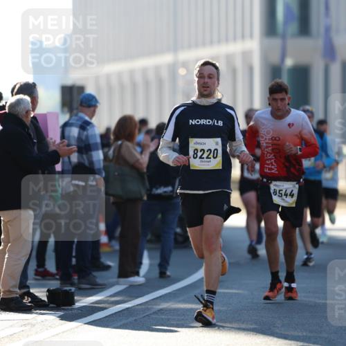 06.10.2024 - 19. swb-Marathon Bremen Michael Strokosch http://msf.ph/oto/7348525 06.10.2024 10:36:57 Laufen 8220, 018, 8544 meine-sportfotos.de
