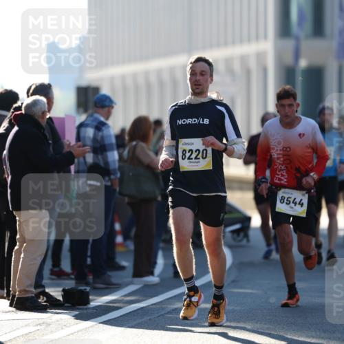 06.10.2024 - 19. swb-Marathon Bremen Michael Strokosch http://msf.ph/oto/7348528 06.10.2024 10:36:57 Laufen 8220, 8544 meine-sportfotos.de