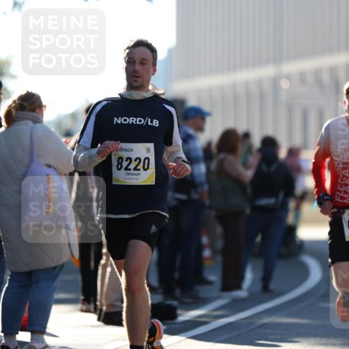 06.10.2024 - 19. swb-Marathon Bremen Michael Strokosch http://msf.ph/oto/7348539 06.10.2024 10:36:58 Laufen 8220, 2018, 8544 meine-sportfotos.de