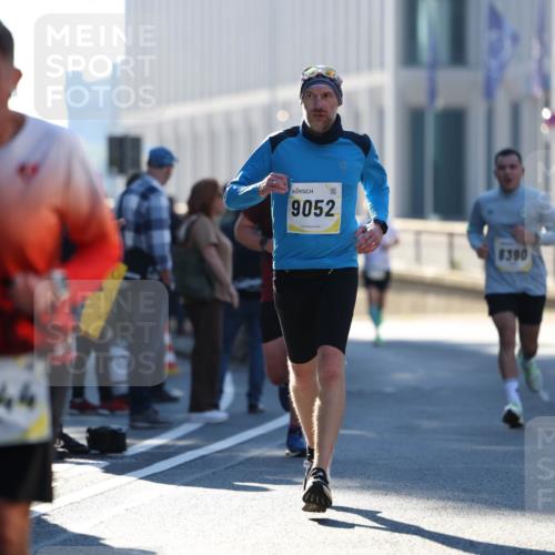 06.10.2024 - 19. swb-Marathon Bremen Michael Strokosch http://msf.ph/oto/7348550 06.10.2024 10:37:00 Laufen 8544, 9052, 8390 meine-sportfotos.de