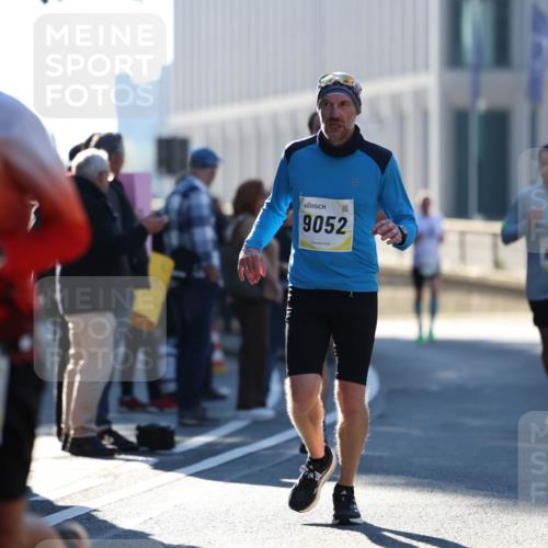06.10.2024 - 19. swb-Marathon Bremen Michael Strokosch http://msf.ph/oto/7348551 06.10.2024 10:37:01 Laufen 8544, 9052, 8390 meine-sportfotos.de