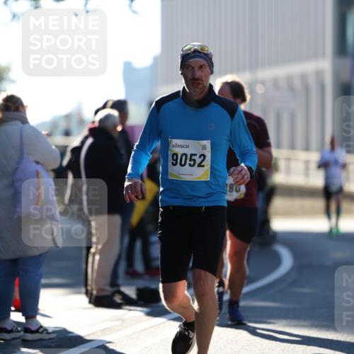 06.10.2024 - 19. swb-Marathon Bremen Michael Strokosch http://msf.ph/oto/7348557 06.10.2024 10:37:01 Laufen 9052, 8390, 80 meine-sportfotos.de