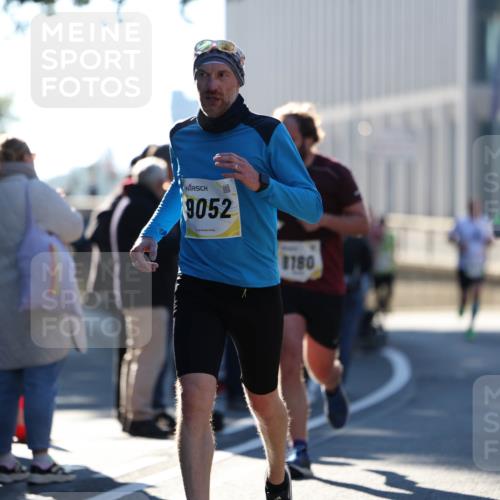 06.10.2024 - 19. swb-Marathon Bremen Michael Strokosch http://msf.ph/oto/7348560 06.10.2024 10:37:01 Laufen 9052, 8180, 8390 meine-sportfotos.de