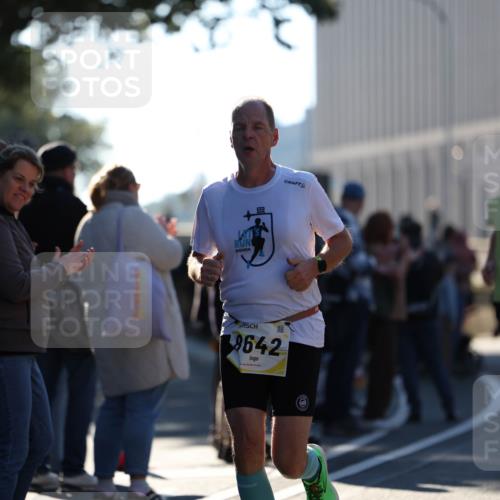 06.10.2024 - 19. swb-Marathon Bremen Michael Strokosch http://msf.ph/oto/7348599 06.10.2024 10:37:10 Laufen 9642, 1383 meine-sportfotos.de