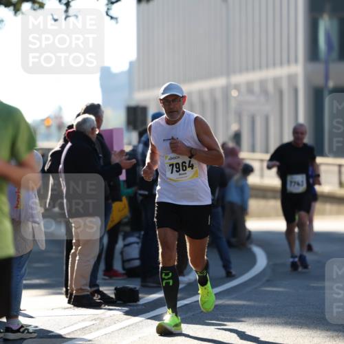 06.10.2024 - 19. swb-Marathon Bremen Michael Strokosch http://msf.ph/oto/7348617 06.10.2024 10:37:13 Laufen 8383, 7964, 7743, 7738 meine-sportfotos.de