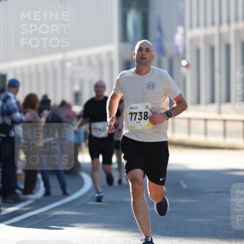 06.10.2024 - 19. swb-Marathon Bremen Michael Strokosch http://msf.ph/oto/7348624 06.10.2024 10:37:14 Laufen 964, 7738 meine-sportfotos.de